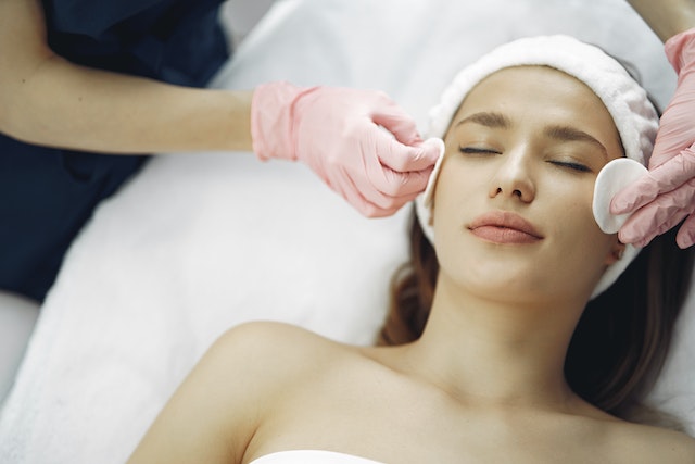 Best free esthetician certifications online- The International Association of HealthCare Professionals IAHCP